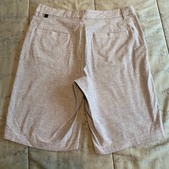 “Lululemon” Casual Gray Men’s Shorts with 4 pockets - Picture 3 of 3